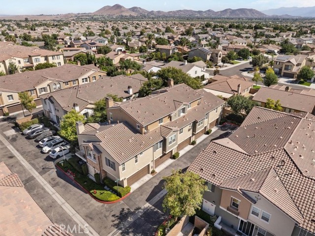 6386 Delgado Lane, Eastvale CA: https://media.crmls.org/medias/fb59897d-2792-45ca-bbe5-062bd680e182.jpg