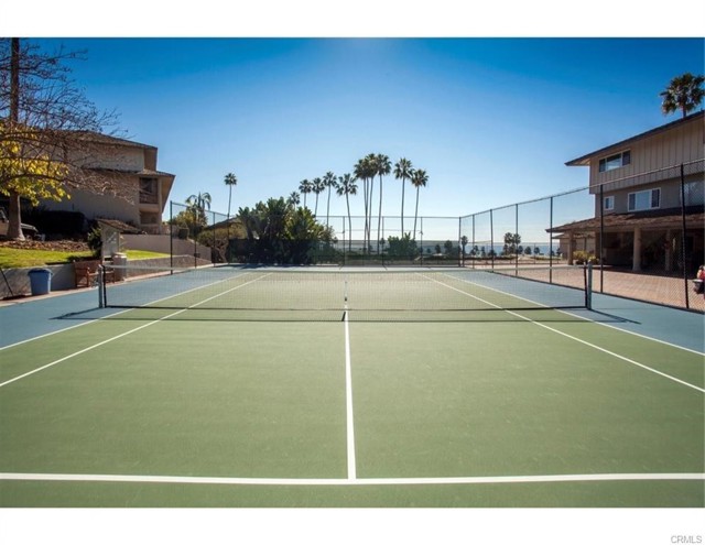 Tennis/pickleball court