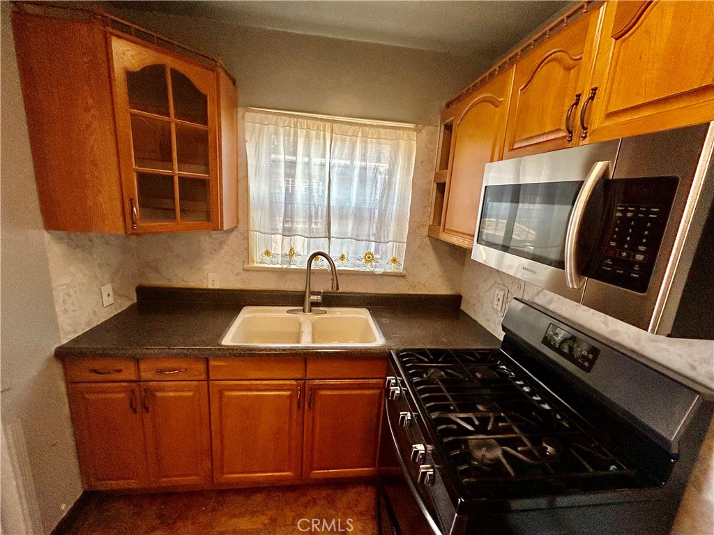 https://media.crmls.org/medias/fb5adcbc-ec85-480e-bbc3-3fed0cc064e4.jpg?preset=X-Large