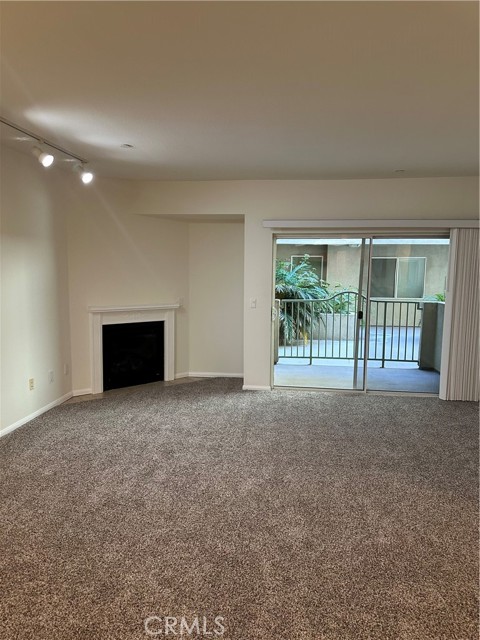 Detail Gallery Image 4 of 33 For 7551 Jordan #109,  Canoga Park,  CA 91303 - 3 Beds | 2 Baths