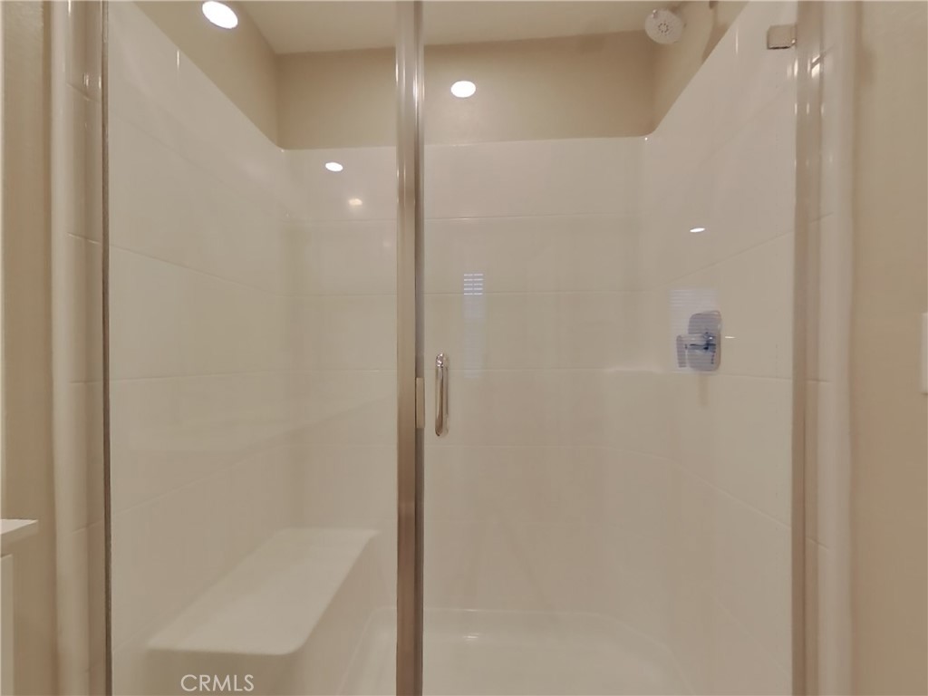 https://media.crmls.org/medias/fb5b8b58-229c-4e36-88d4-0f111220c887.jpg?preset=X-Large