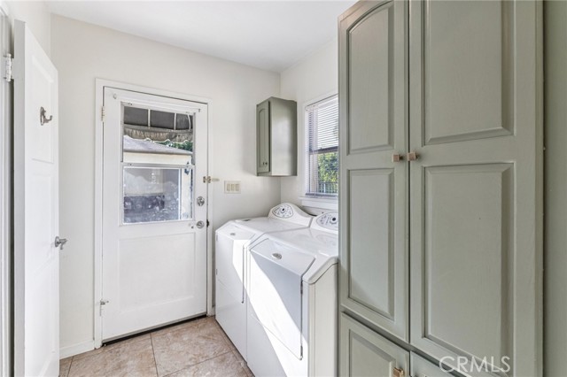 Detail Gallery Image 27 of 34 For 527 S Orchard Dr, Burbank,  CA 91506 - 4 Beds | 1/1 Baths