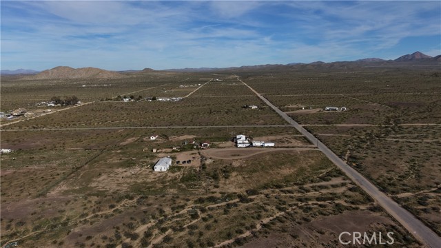 19032 Bonanza Trail, Helendale CA: https://media.crmls.org/medias/fb5cd183-5b83-4135-a25a-5ffb76fa842a.jpg