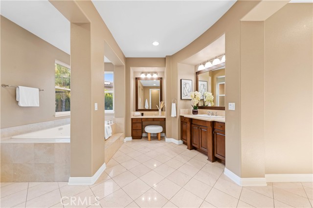 27684 Manor Hill Road, Laguna Niguel CA: https://media.crmls.org/medias/fb5df0a2-5cb1-435e-920a-25ce8d57091e.jpg