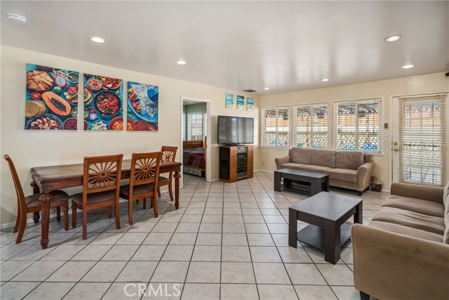 Detail Gallery Image 4 of 28 For 38749 22nd St, Palmdale,  CA 93550 - 4 Beds | 2 Baths