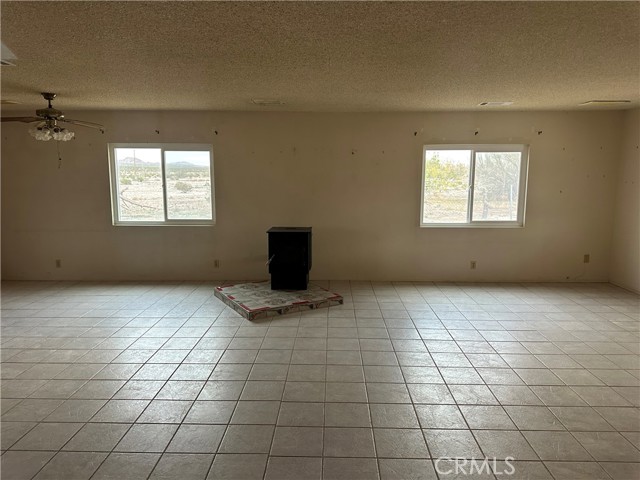 Detail Gallery Image 11 of 25 For 38333 E End, Lucerne Valley,  CA 92356 - 2 Beds | 1/2 Baths