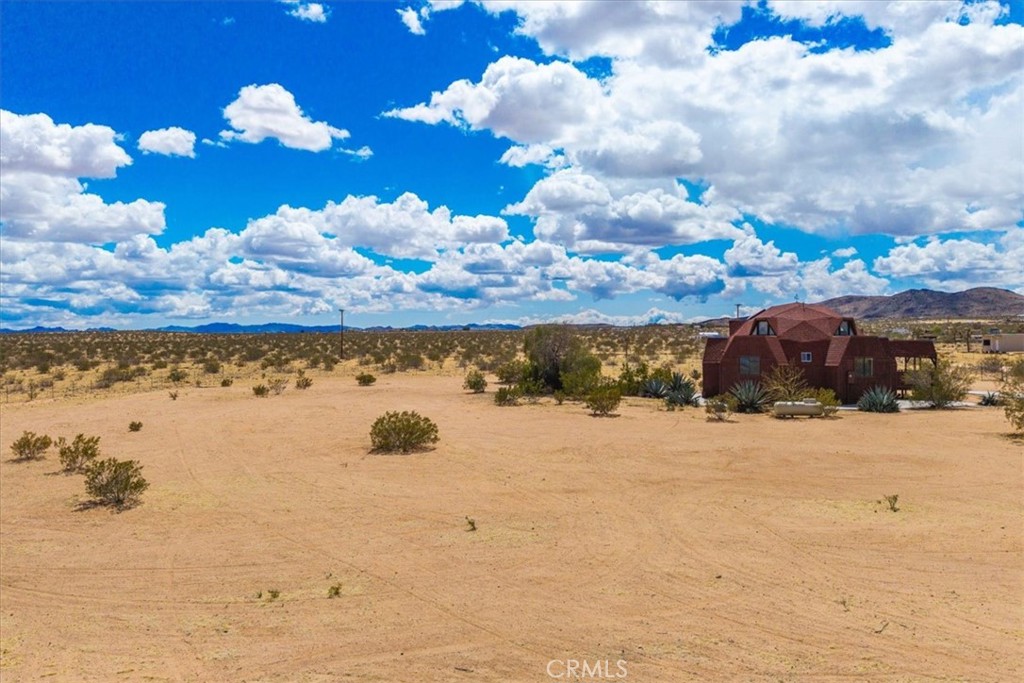 https://media.crmls.org/medias/fb5f0987-4856-4ddd-8096-02f03270253d.jpg?preset=X-Large
