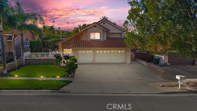 Detail Gallery Image 2 of 39 For 2208 Coachman Cir, Corona,  CA 92881 - 5 Beds | 3 Baths