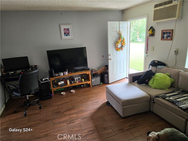 Detail Gallery Image 18 of 19 For 17717 Scherzinger Ln, Canyon Country,  CA 91387 - – Beds | – Baths