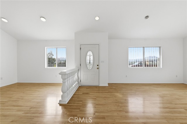 Detail Gallery Image 9 of 41 For 10744 Radwin Ave, Sunland,  CA 91040 - 3 Beds | 2 Baths