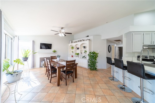 Detail Gallery Image 10 of 37 For 16395 Cuyama Way, Apple Valley,  CA 92307 - 4 Beds | 2/1 Baths
