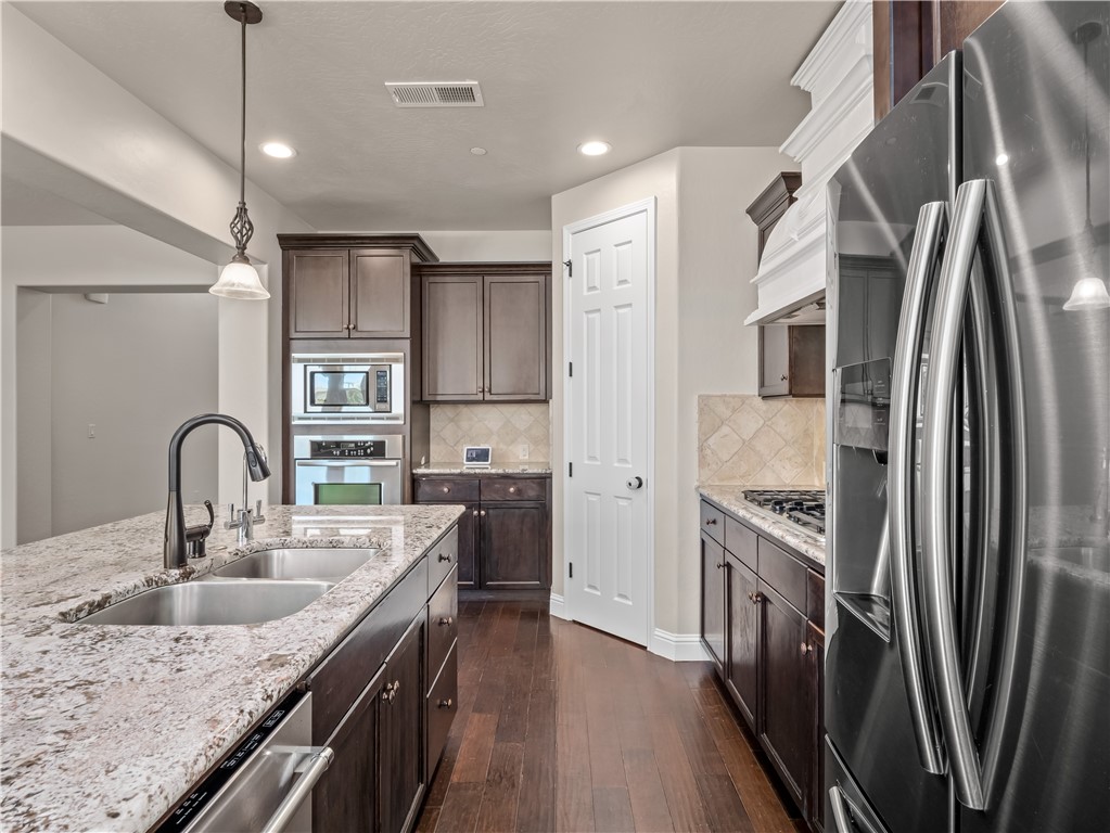 Detail Gallery Image 12 of 43 For 11303 N via Napoli Dr, Fresno,  CA 93730 - 4 Beds | 3/1 Baths