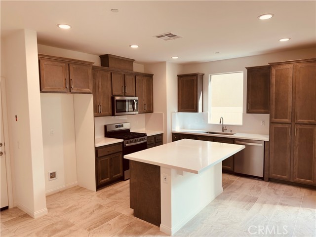 Detail Gallery Image 3 of 16 For 4280 S Malagon Privado, Ontario,  CA 91761 - 3 Beds | 2/1 Baths