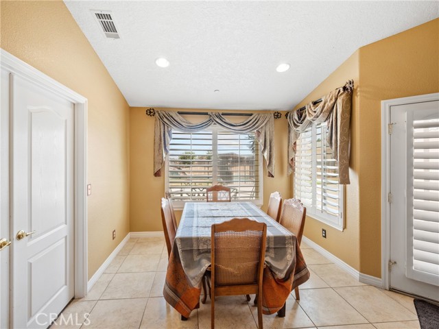 Detail Gallery Image 15 of 45 For 9521 Arrowhead Ct, Phelan,  CA 92371 - 4 Beds | 3 Baths