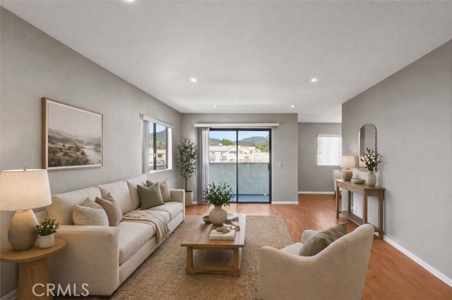 Detail Gallery Image 7 of 18 For 1304 Stanley #10,  Glendale,  CA 91206 - 3 Beds | 2 Baths