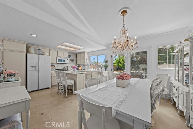 6763 Poinsettia Court, Chino CA: https://media.crmls.org/medias/fb62345d-e763-4bb1-9438-5f70834fa607.jpg