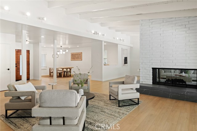 20217 Wells Drive, Woodland Hills CA: https://media.crmls.org/medias/fb62a42d-56fd-4547-a60a-84328f50b0bb.jpg