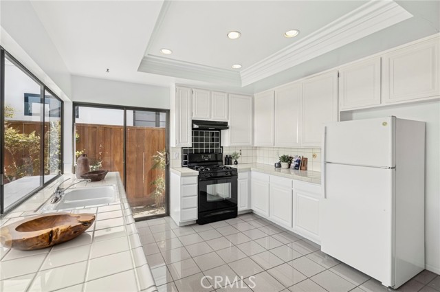 Detail Gallery Image 17 of 26 For 2030 Port Weybridge, Newport Beach,  CA 92660 - 3 Beds | 2 Baths