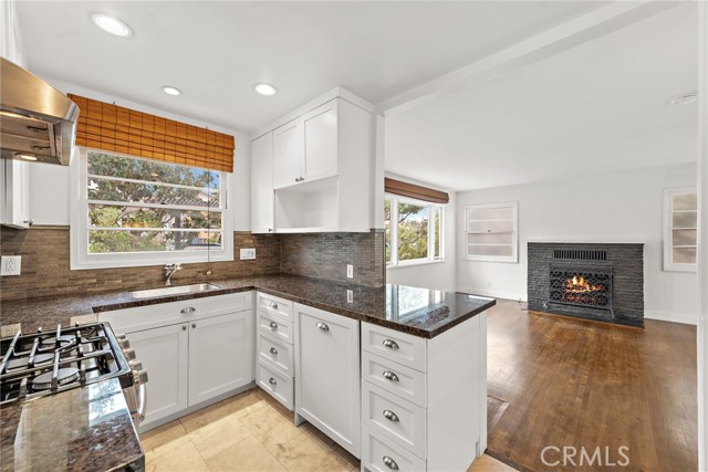 413 Dahlia Avenue, Corona del Mar CA: https://media.crmls.org/medias/fb64453f-8583-4805-858d-d0770c3885ea.jpg