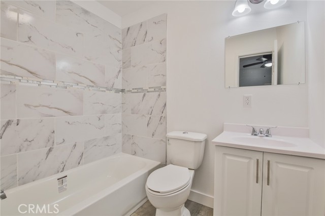 9218 Hooper Avenue, Los Angeles CA: https://media.crmls.org/medias/fb659b27-8474-4759-ab25-e921ffcdab20.jpg