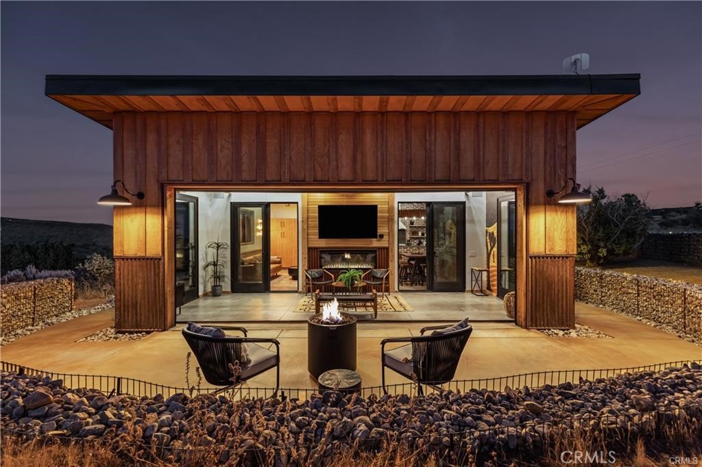 MLS #OC25041427 image #1