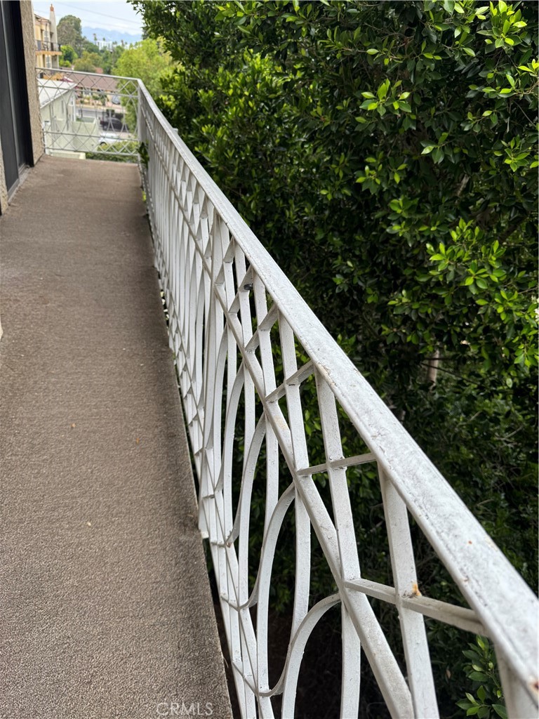 https://media.crmls.org/medias/fb65a889-17a0-41af-9f8b-d62668b88223.jpg?preset=X-Large