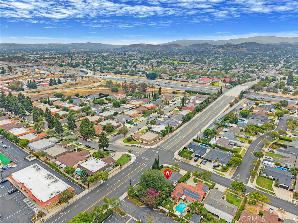 https://media.crmls.org/medias/fb66ab06-4075-4cbd-811c-7a81ed1ae174.jpg?preset=X-Large