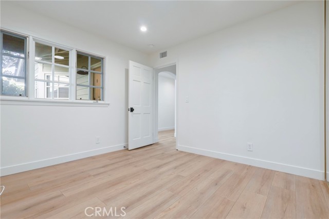 Detail Gallery Image 17 of 22 For 1 Malaga, Manhattan Beach,  CA 90266 - 2 Beds | 2 Baths