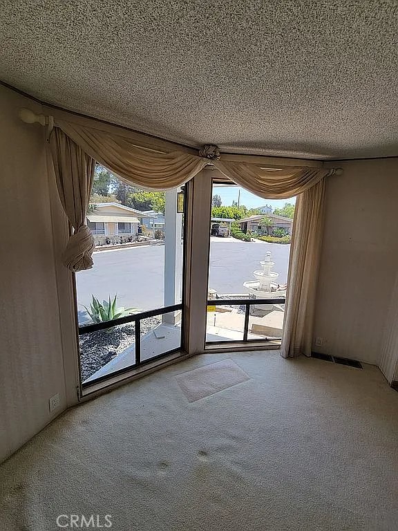 18 Tahquitz Court, Camarillo CA: https://media.crmls.org/medias/fb66ffc1-de0e-473c-ab09-4989b1b42777.jpg