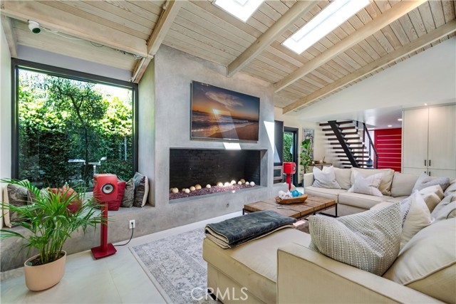203 Via Ravenna, Newport Beach CA: https://media.crmls.org/medias/fb671903-1d3c-4bdc-af6a-fccccc1dc3ac.jpg