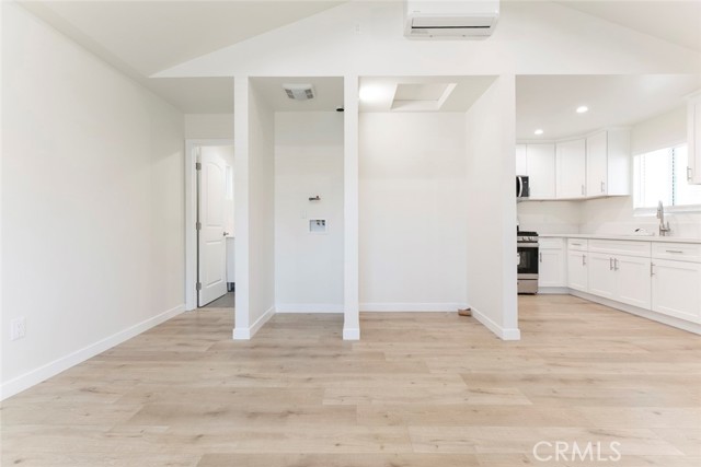 Detail Gallery Image 10 of 17 For 17237 Kingsbury St a,  Granada Hills,  CA 91344 - 0 Beds | 1 Baths