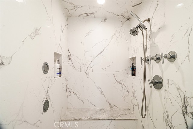 Detail Gallery Image 45 of 74 For 17141 Superior St, Northridge,  CA 91325 - 6 Beds | 4 Baths