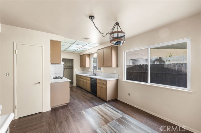 9946 Ruffner Avenue, North Hills CA: https://media.crmls.org/medias/fb69d6bb-8d84-400b-89ec-f3926e6f3e25.jpg