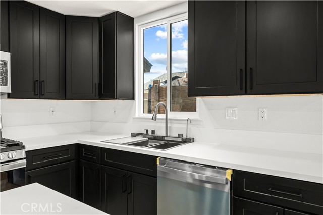 Detail Gallery Image 9 of 41 For 1437 E I St, Ontario,  CA 91764 - 4 Beds | 2 Baths