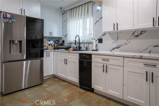 Detail Gallery Image 11 of 38 For 6930 Balcom, Reseda,  CA 91335 - 7 Beds | 6 Baths