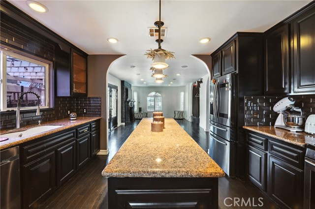 546 E 219th Street, Carson CA: https://media.crmls.org/medias/fb6b5e57-358e-45b5-9d0f-99714499b00a.jpg