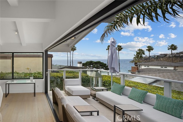 Detail Gallery Image 4 of 38 For 32 Emerald Bay, Laguna Beach,  CA 92651 - 3 Beds | 3/1 Baths