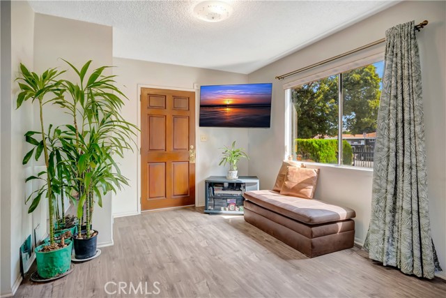 Detail Gallery Image 5 of 18 For 2651 Pirtle St, Los Angeles,  CA 90039 - 3 Beds | 1/1 Baths