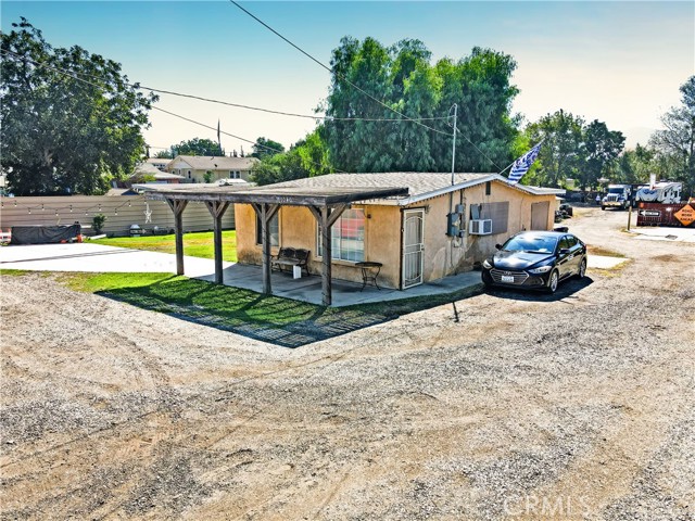 Detail Gallery Image 5 of 13 For 11038 Holmes Ave, Jurupa Valley,  CA 91752 - 4 Beds | 2 Baths