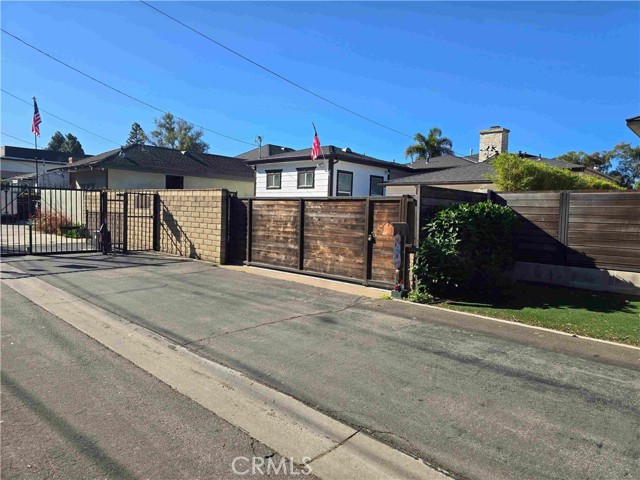 Detail Gallery Image 11 of 11 For 4309 N Country Club Ln, Long Beach,  CA 90807 - 1 Beds | 1 Baths