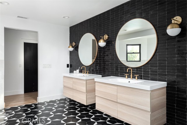 Fb6f594f 0dd4 4c47 8f75 343c81fa8395