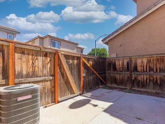 Detail Gallery Image 11 of 21 For 3812 Carrotwood St, Riverside,  CA 92501 - 3 Beds | 2/1 Baths