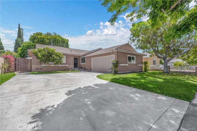 Detail Gallery Image 2 of 19 For 1762 W Beacon, Anaheim,  CA 92804 - 4 Beds | 2 Baths