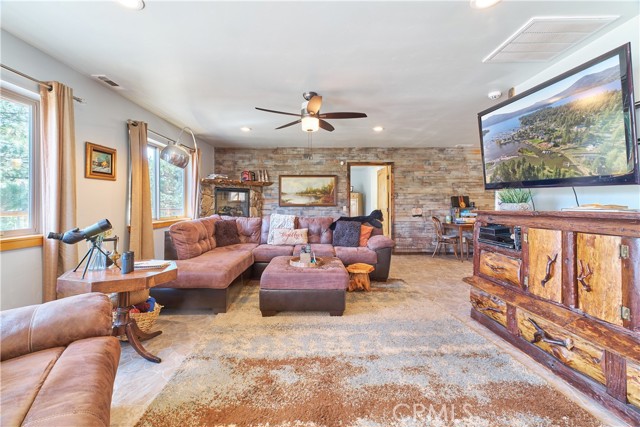 Detail Gallery Image 4 of 53 For 448 Edgemoor Rd, Big Bear Lake,  CA 92315 - 7 Beds | 4/1 Baths