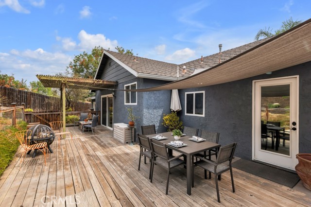 Detail Gallery Image 23 of 29 For 19419 Oxnard St, Tarzana,  CA 91356 - 4 Beds | 4 Baths