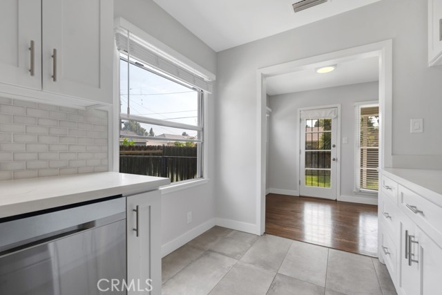 Detail Gallery Image 6 of 27 For 18350 Lorne St, Reseda,  CA 91335 - 3 Beds | 2 Baths