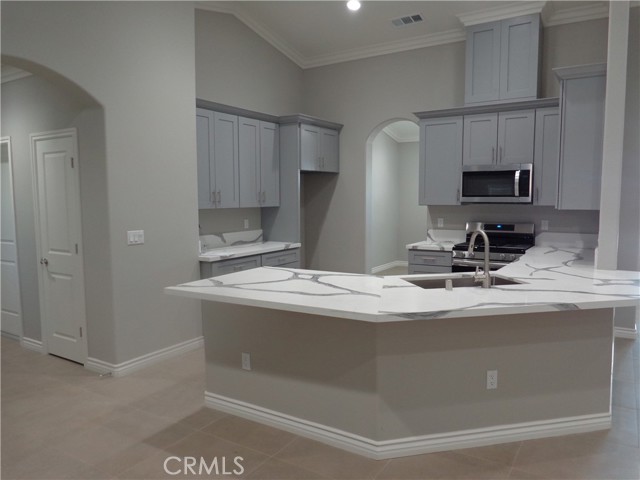 Detail Gallery Image 8 of 36 For 18255 Winnetka Rd, Apple Valley,  CA 92307 - 4 Beds | 3 Baths