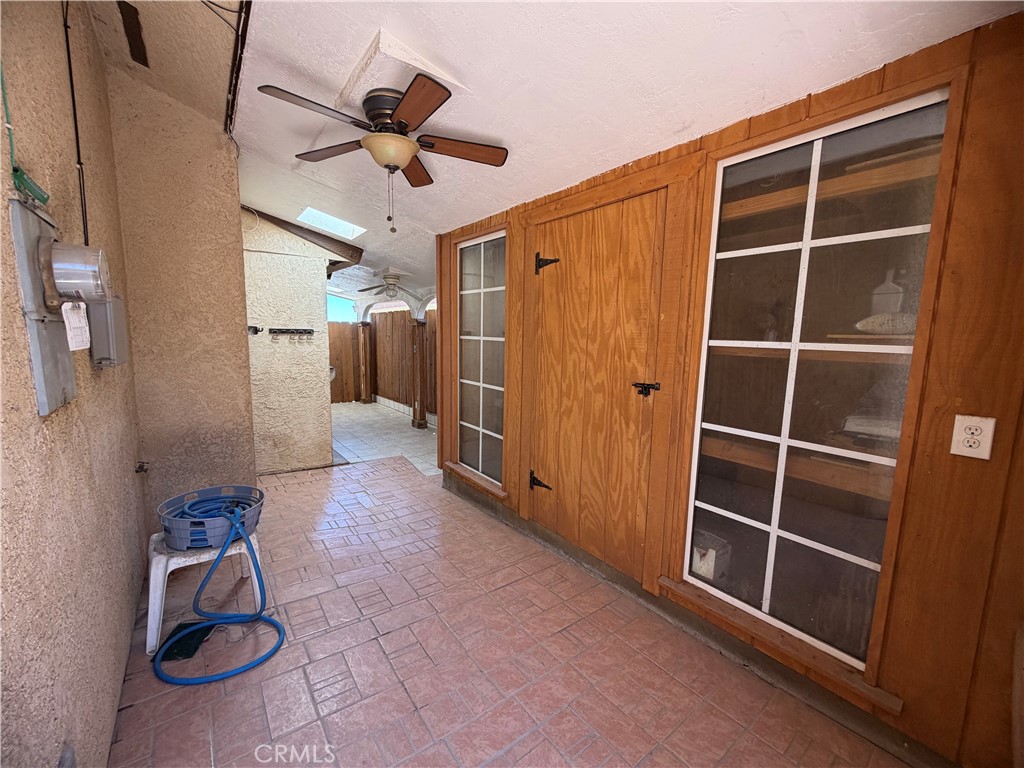 https://media.crmls.org/medias/fb72d6cf-9a8d-4d5c-884f-c61da270fa2d.jpg?preset=X-Large