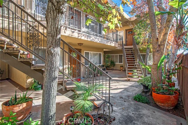 551 West Stocker Street, 1 photo 3