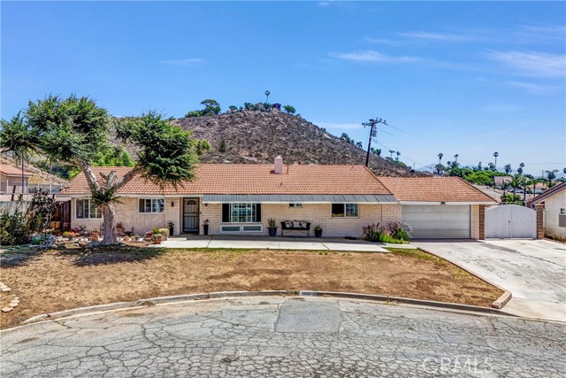 5622 Sharon Way, Jurupa Valley CA: https://media.crmls.org/medias/fb73855f-eb1f-432c-9458-a90336ea7b5d.jpg